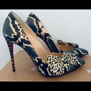 CHRISTIAN LOUBOUTIN BLACK MADAME MENEDO GOLD WATERSNAKE STILETTO, size 37..5